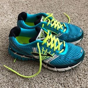 Brooks GTS 14 running shoes